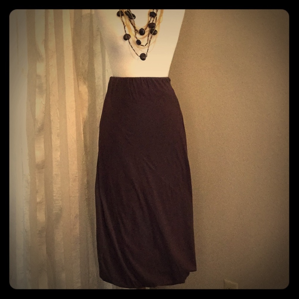 Twisted hemline skirt